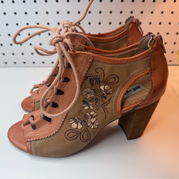 Not Rated Women's Fleura Dress Pump Floral Embroidered Heels Boho Summer Size 8 - Picture 9 of 16